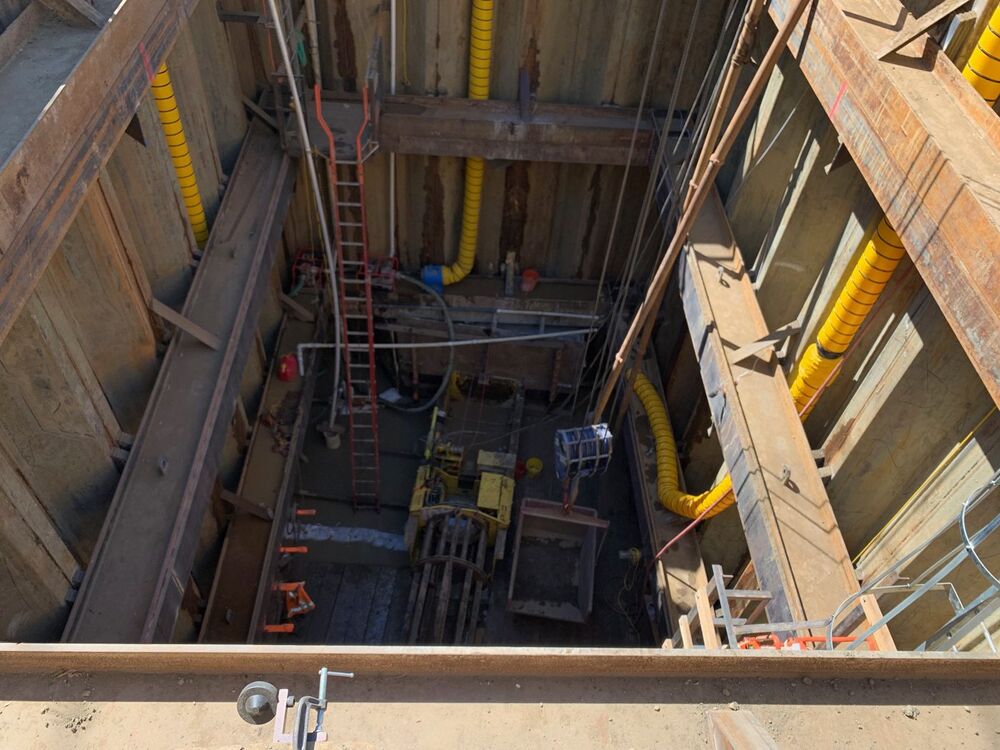 Deep braced cofferdam