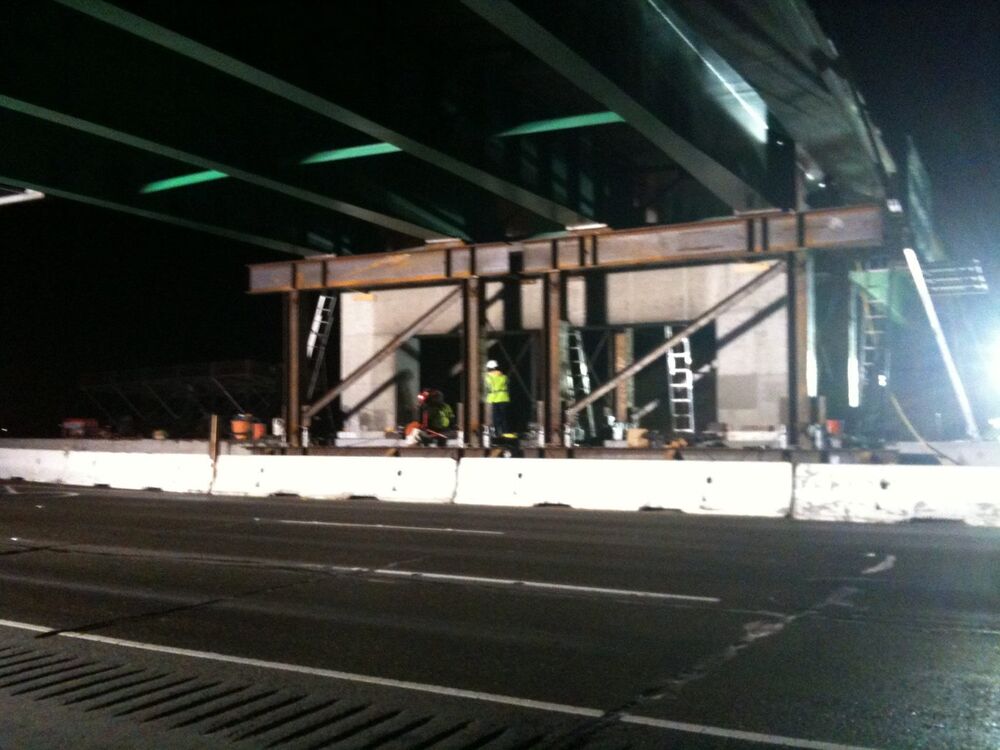 Bridge jacking system