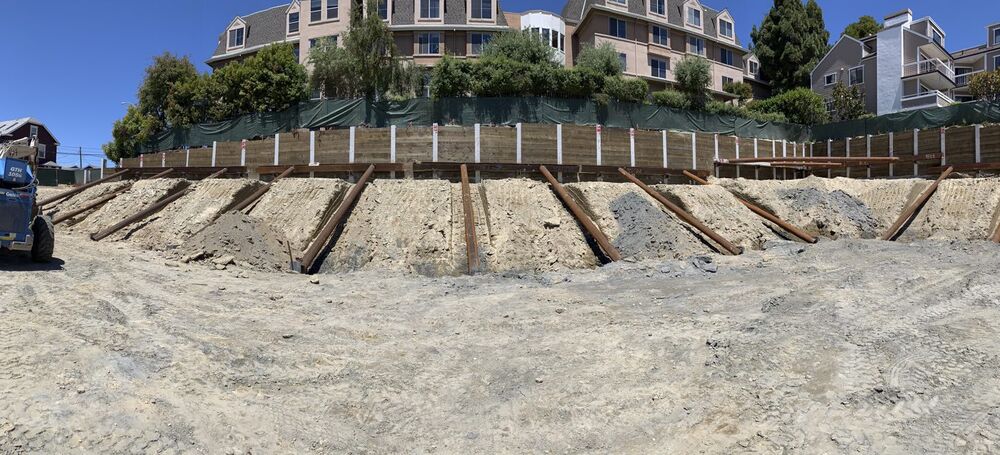 Tied-back retaining wall
