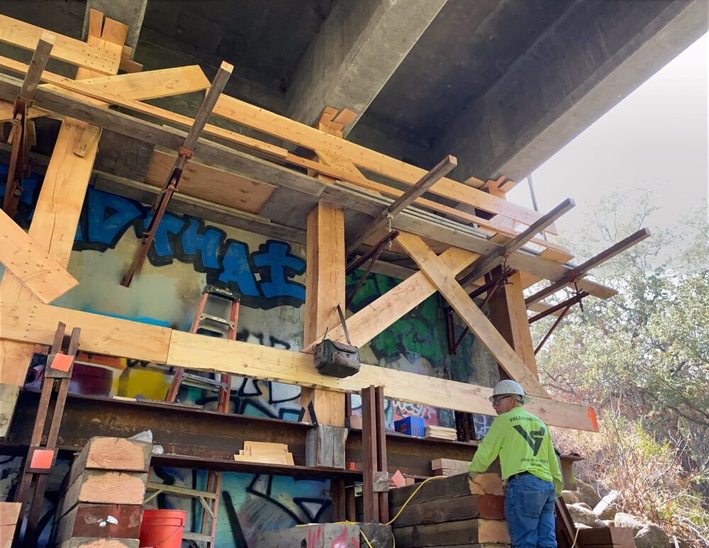 Timber shoring for underpinning